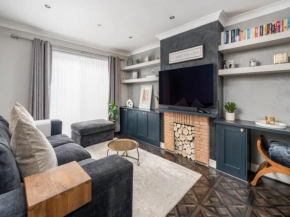 Pass the Keys Stylish Modern 3 bed house with Parking